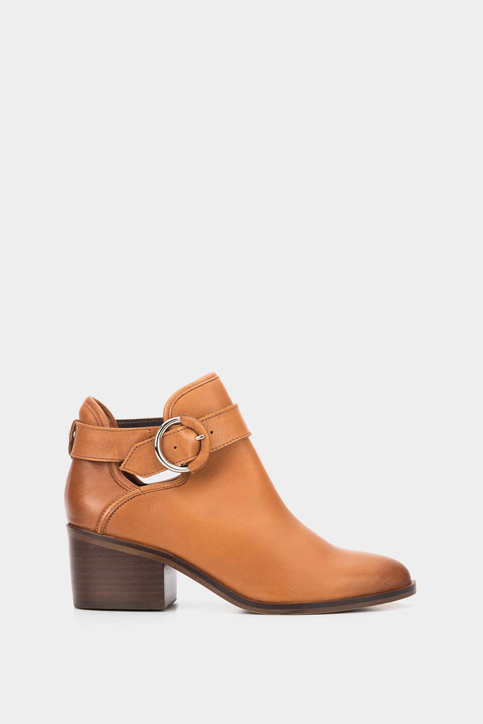 Botines tacón de cuero hebilla