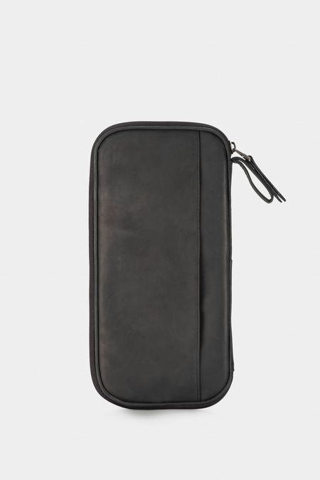 Porta-pasaporte-de-cuero
