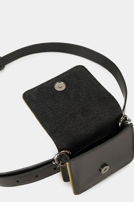 Bolso-manos-libres-de-cuero