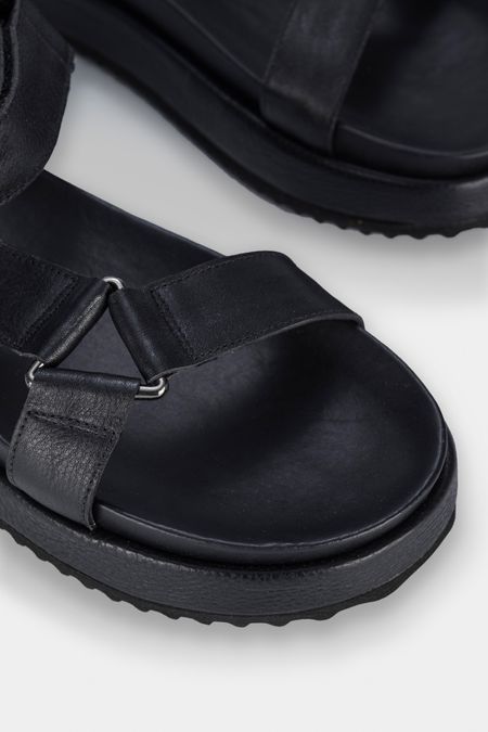 Sandalias-plataforma-de-cuero