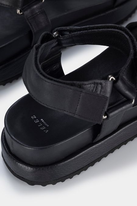 Sandalias-plataforma-de-cuero