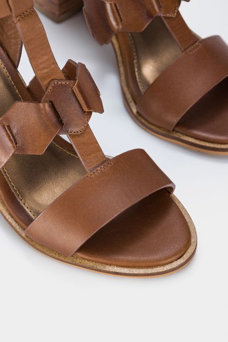 Sandalias-tacon-de-cuero