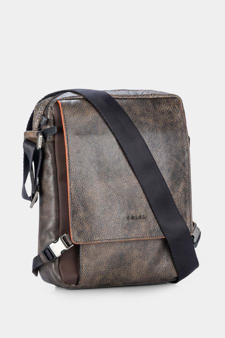 Bolso-manos-libres-de-cuero