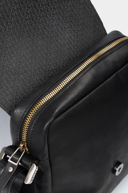 Bolso-manos-libres-de-cuero