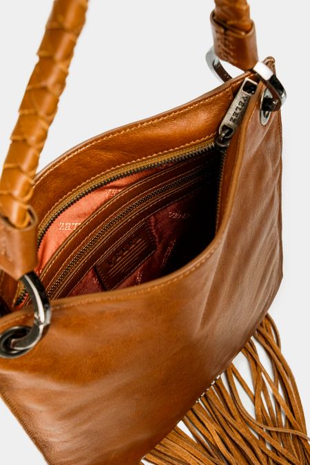 Bolso-manos-libres-de-cuero
