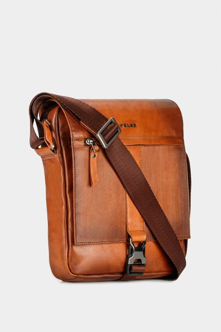 Bolso-manos-libres-de-cuero