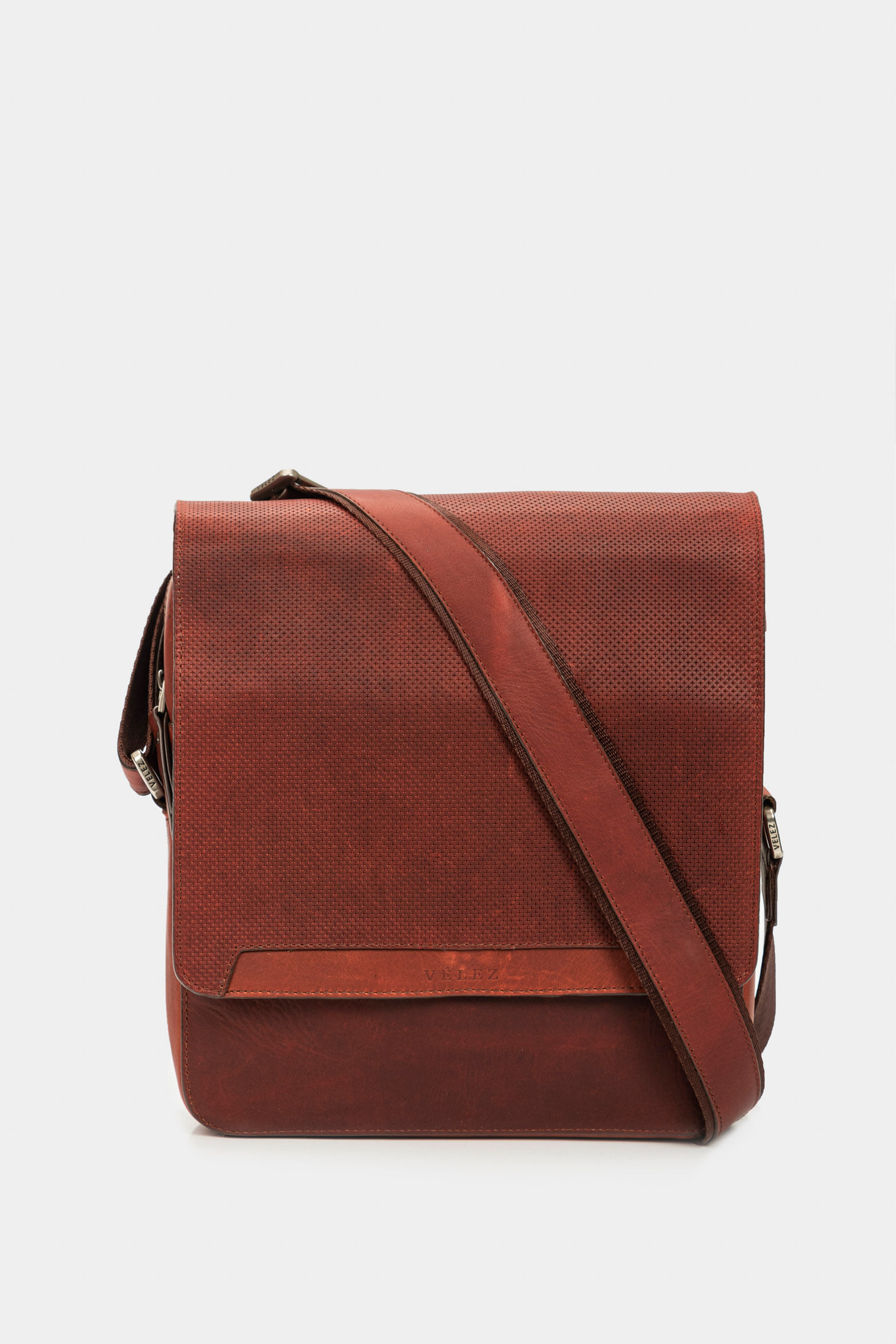 Bolso-manos-libres-de-cuero