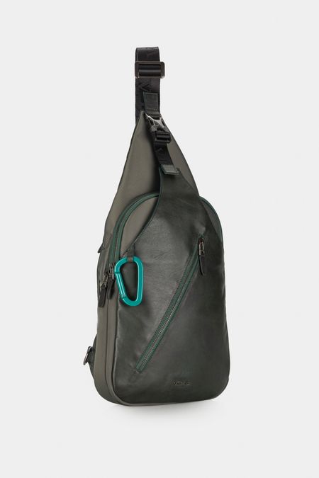 Bolso-manos-libres-de-cuero