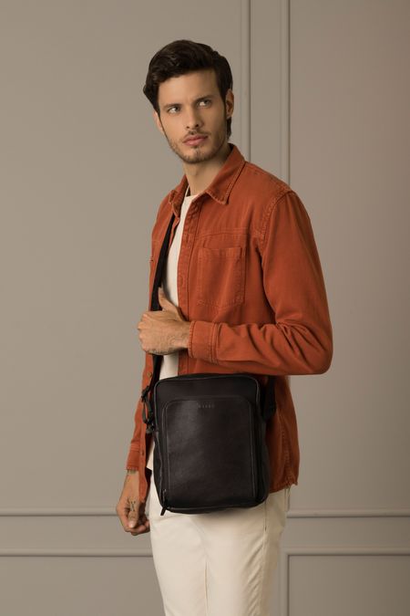 Bolso-manos-libres-de-cuero