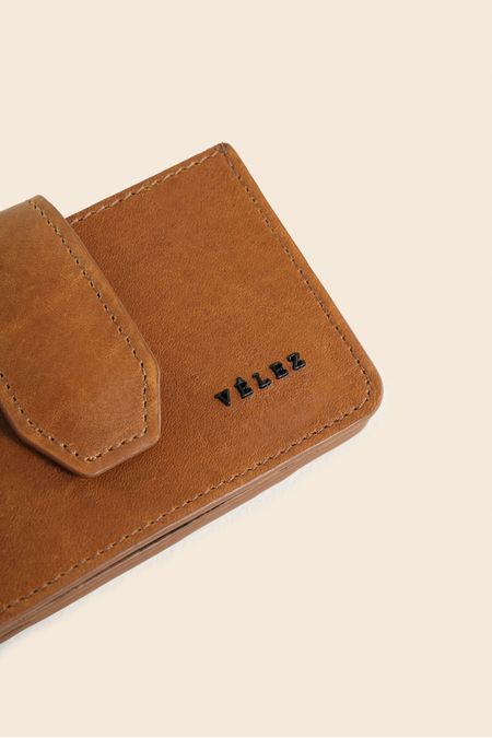 Porta-tarjetas-de-cuero