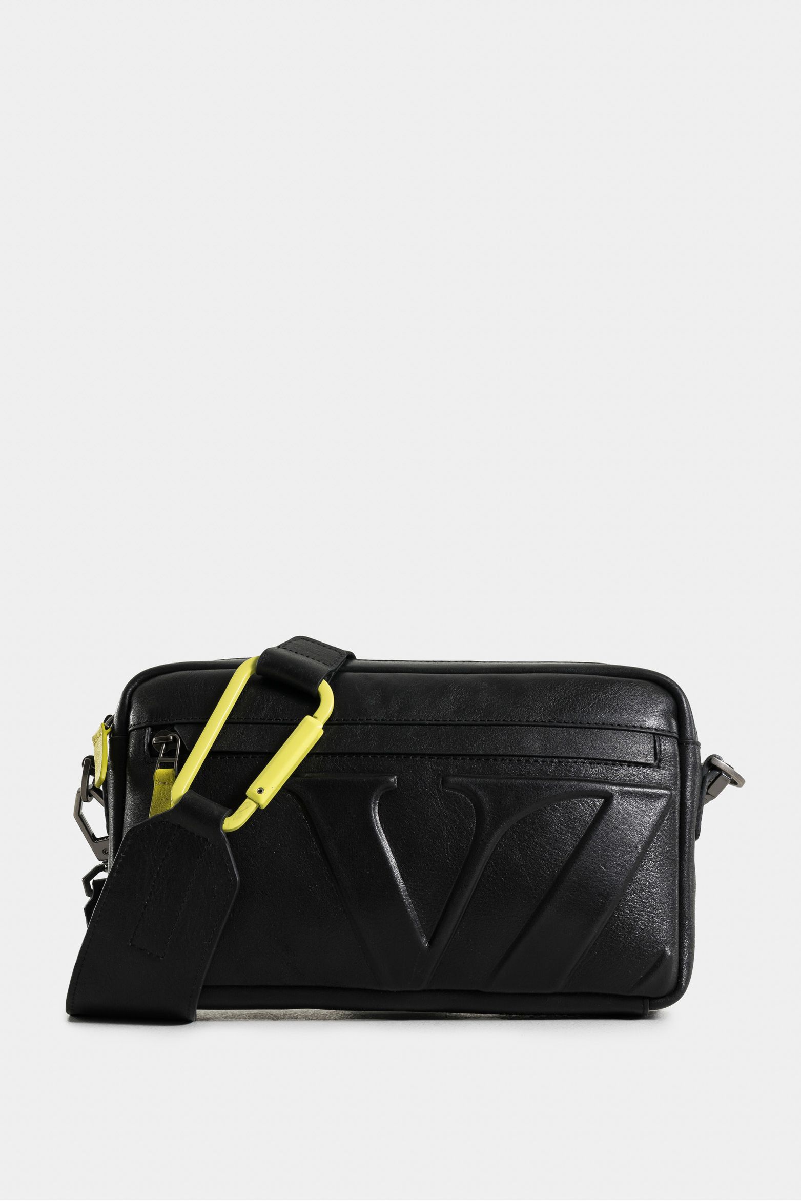 Bolso-manos-libres-de-cuero
