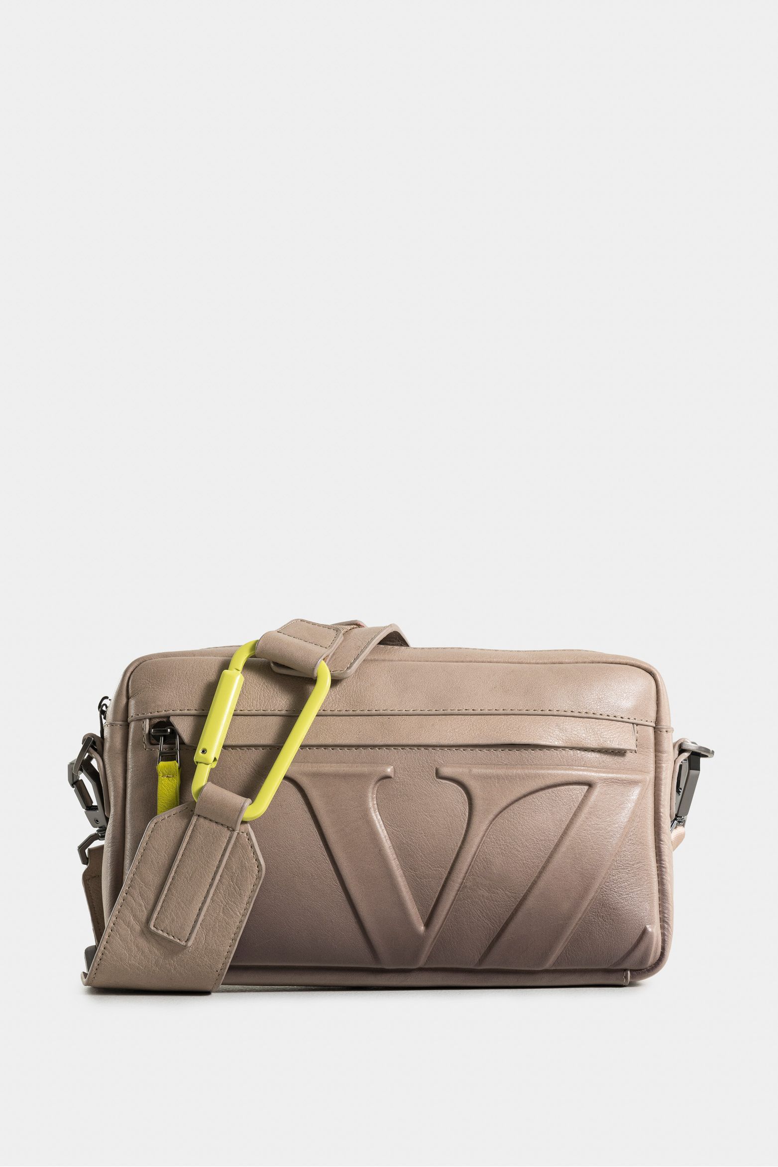 Bolso-manos-libres-de-cuero