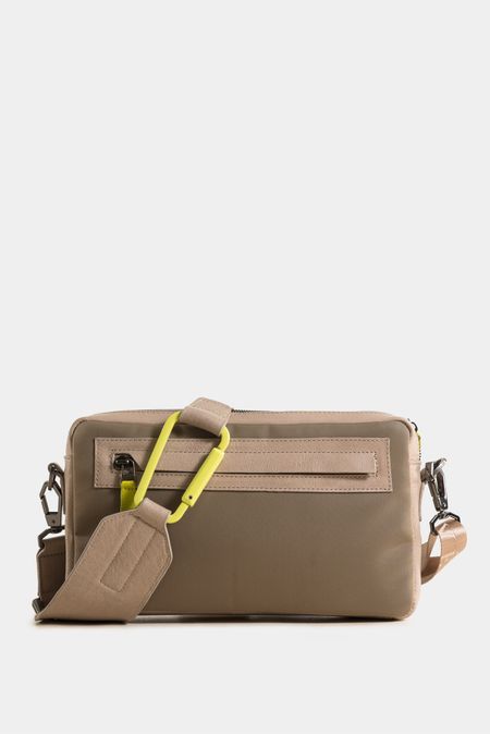 Bolso-manos-libres-de-cuero