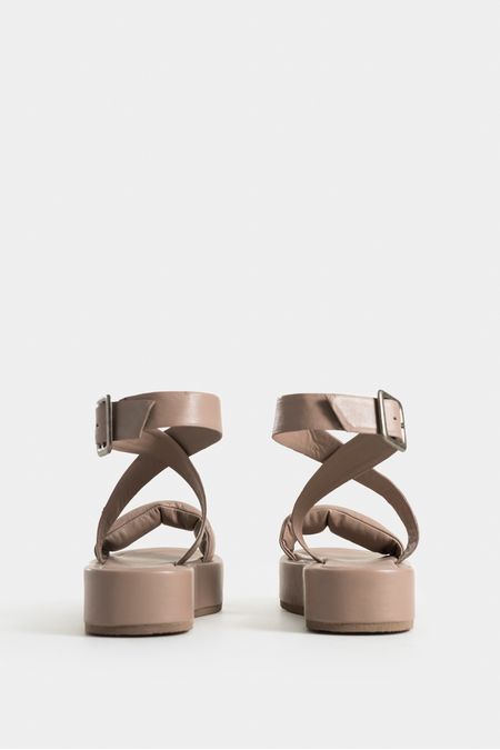 Sandalias-plataforma-de-cuero