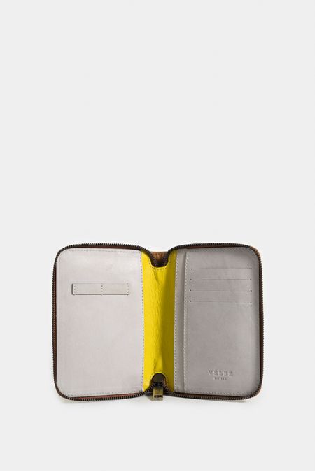 Porta-pasaporte-de-cuero