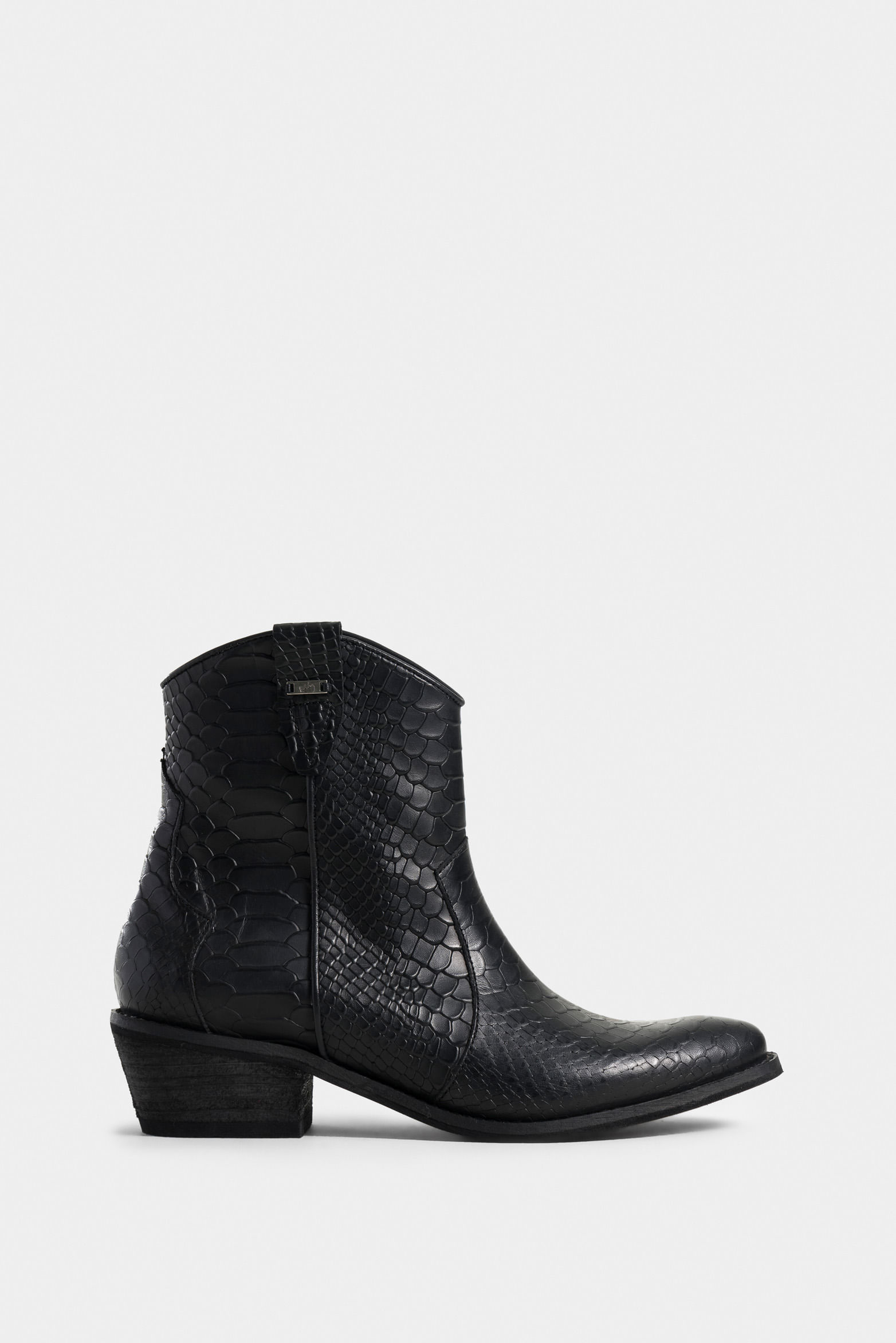 Botines tacón de cuero para mujer mongui placa animal
