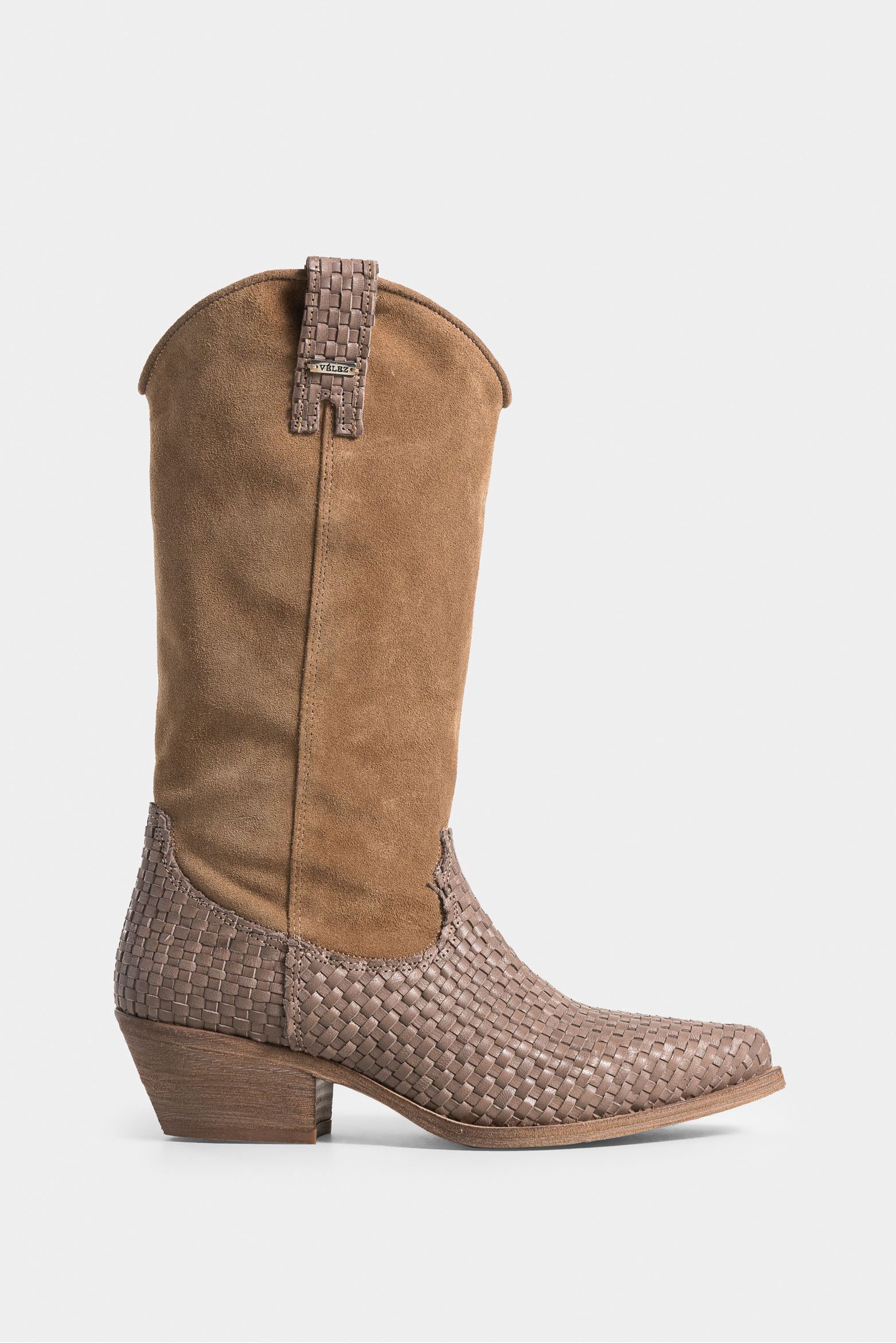 Botas gobi de cuero liso y gamuza para mujer chapetas tejidas