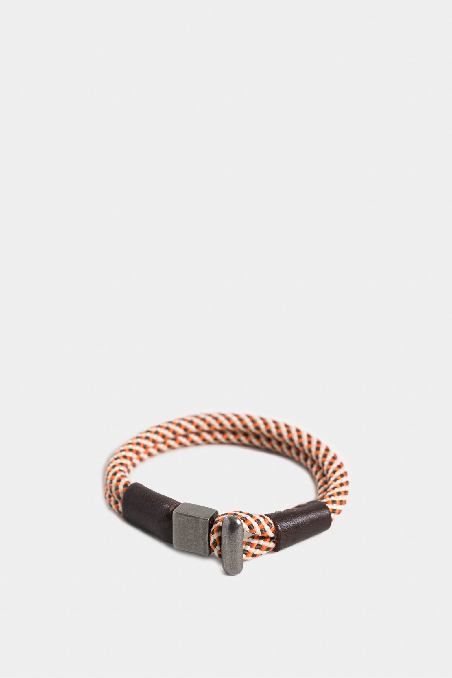 Manilla dalas en cordón para hombre detalles en cuero