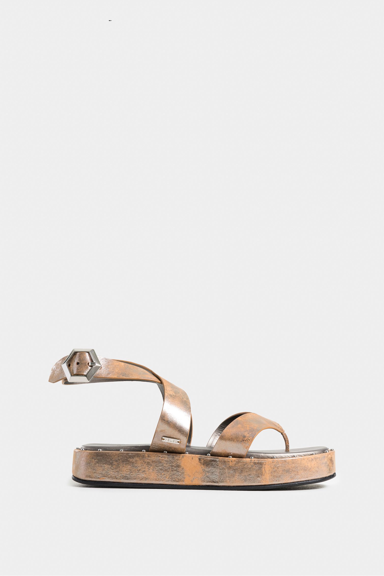 Sandalia plataforma iris de cuero para mujer detalle taches