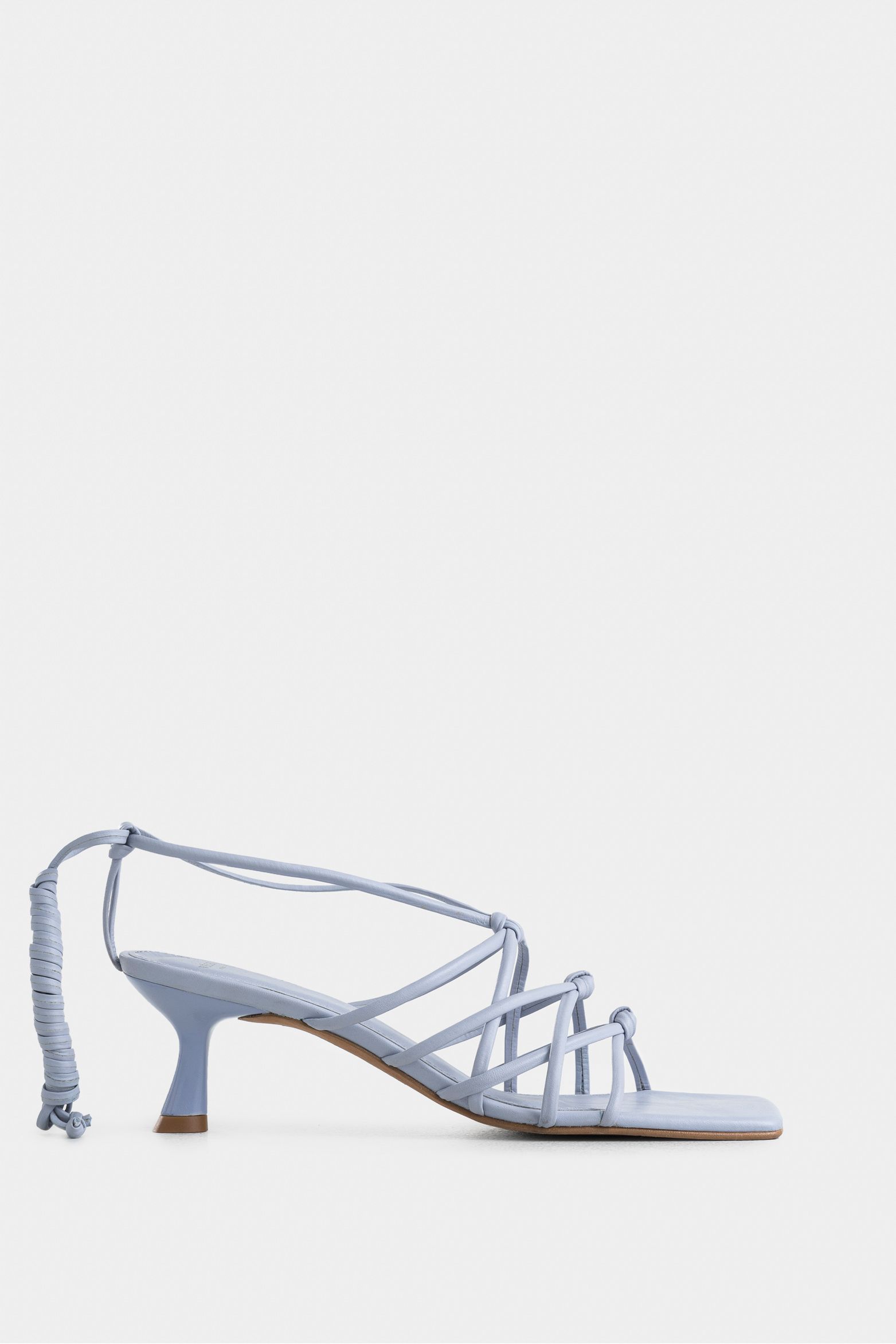 Sandalia tacón viena de cuero para mujer capellada anudada