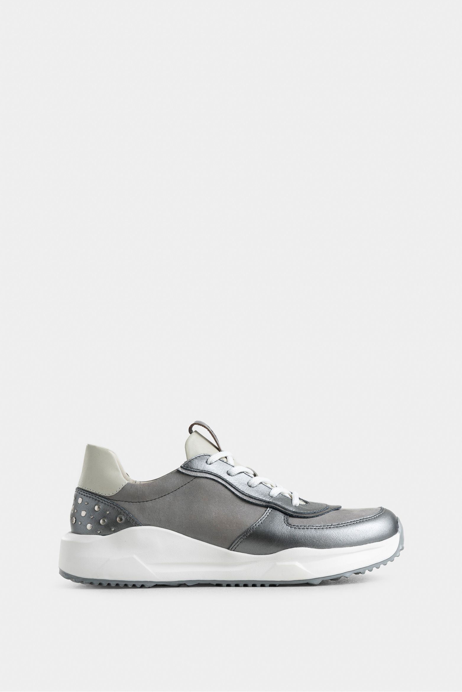 Tenis crisantemo de cuero para mujer detalle taches