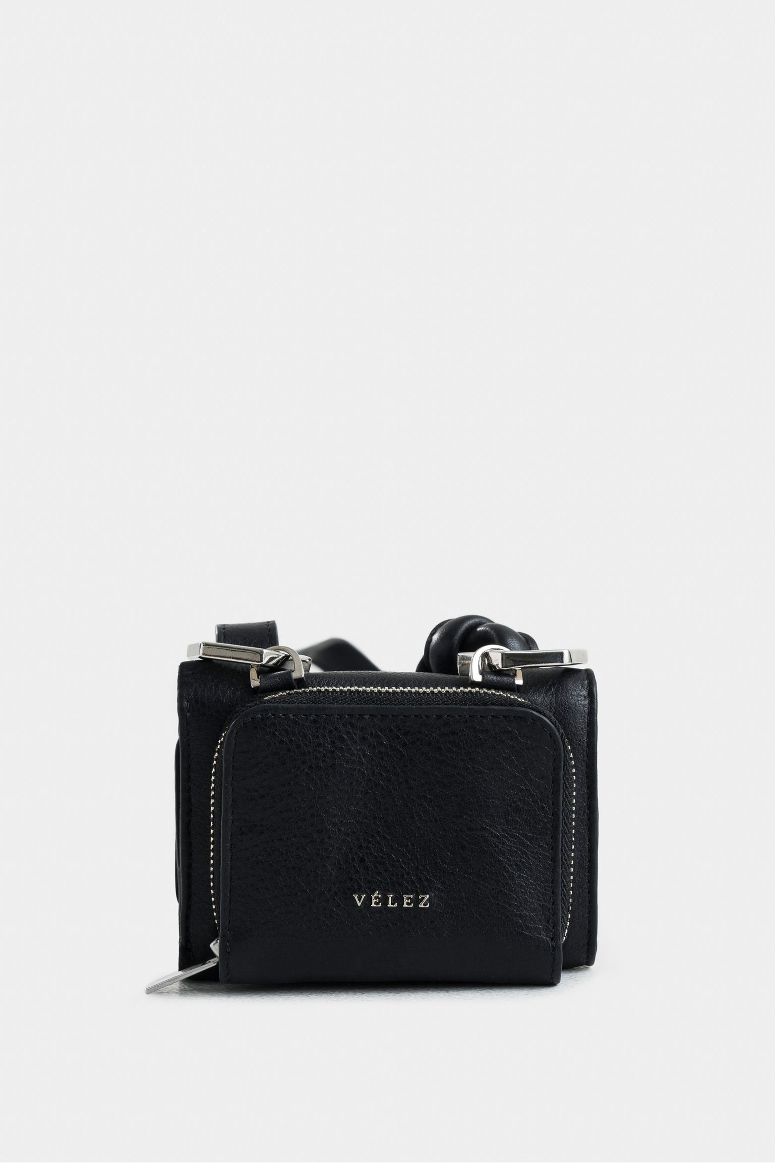 Billetera alba de cuero para mujer cargadera anudada