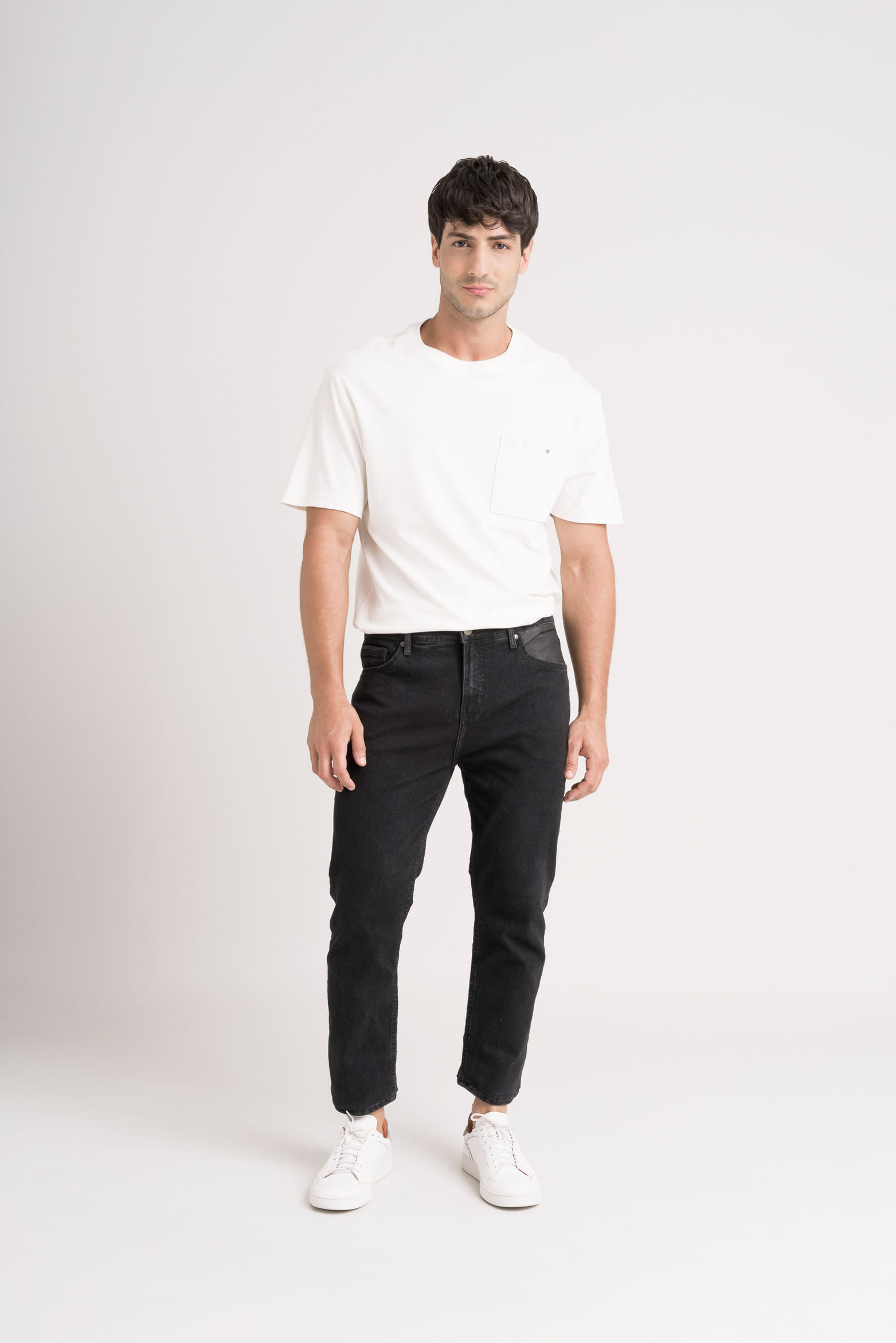 Jean zafiro en black denim para hombre silueta semi fitted