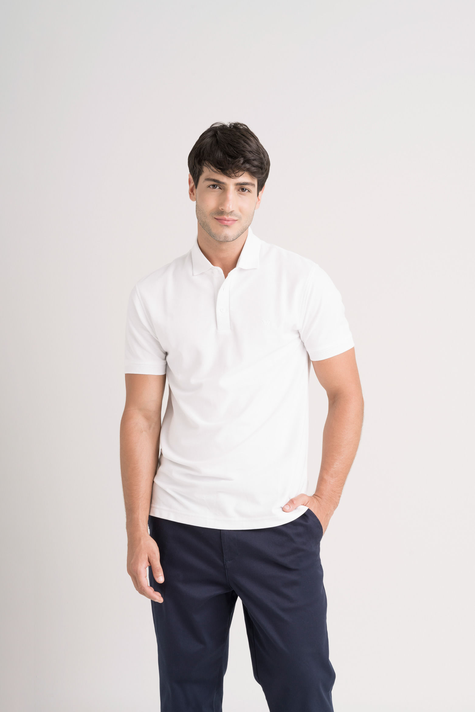 Polo básica de algodón para hombre silueta semi fitted