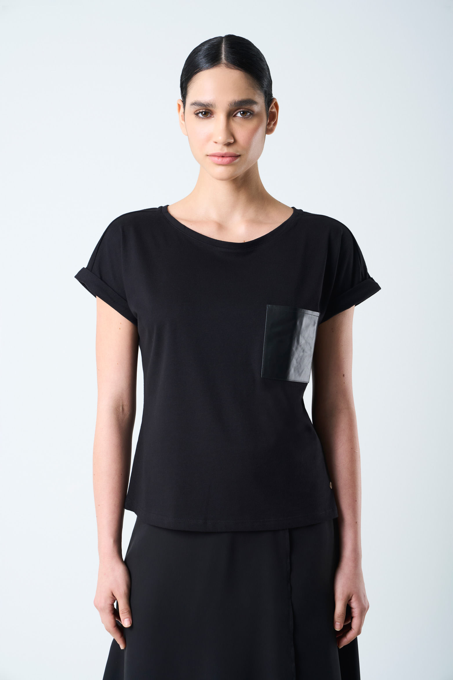 Camiseta manga corta para mujer bolsillo cuero