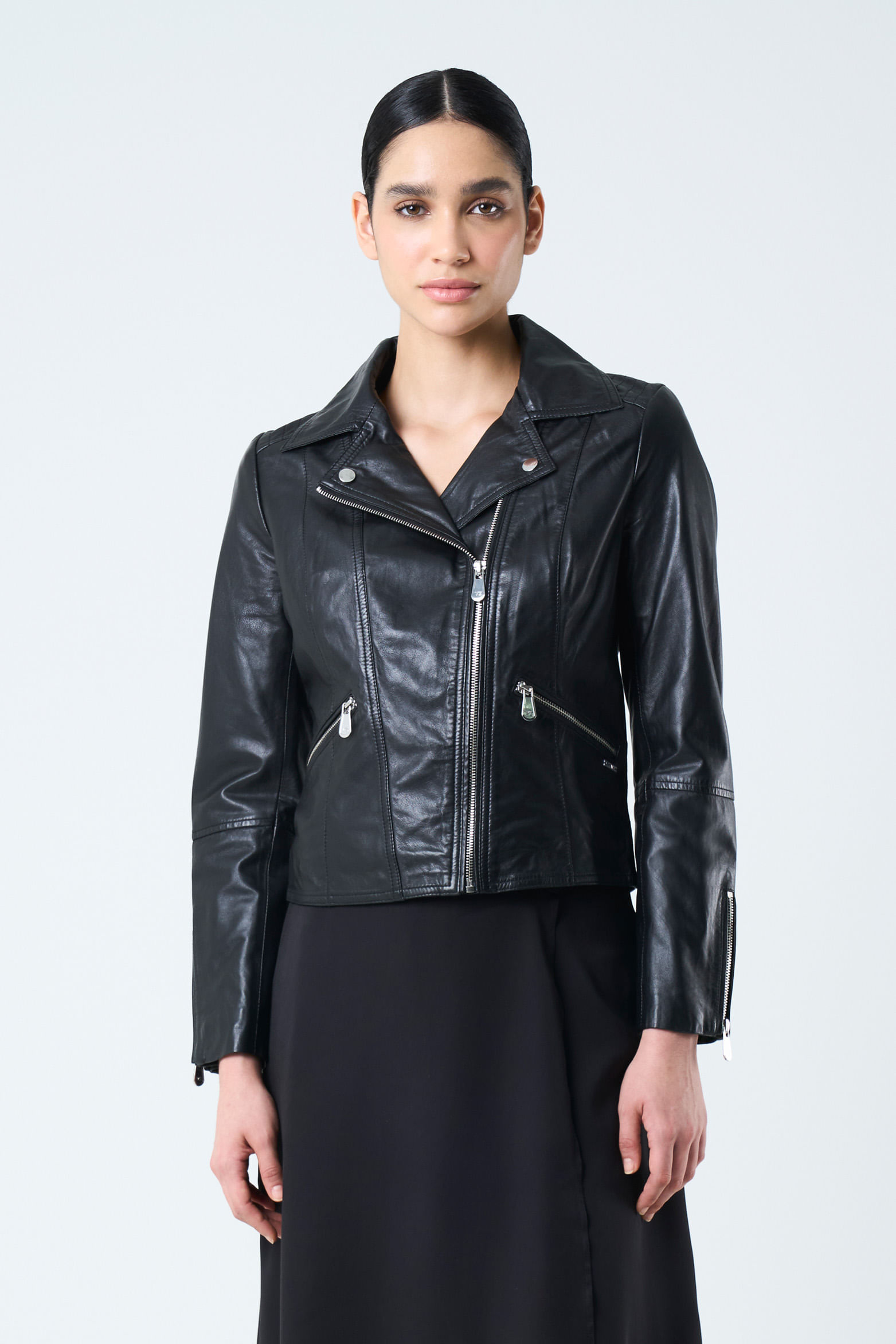 Chaqueta silueta tipo biker de cuero para mujer cremalleras