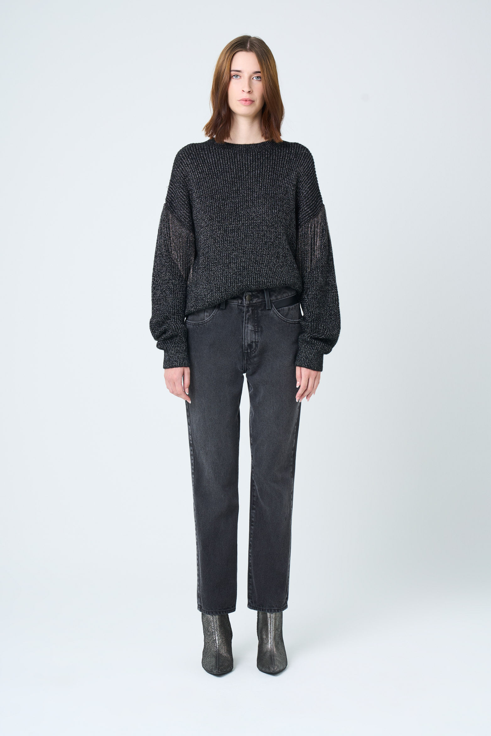 Jean Vega en black denim para mujer detalle cuero