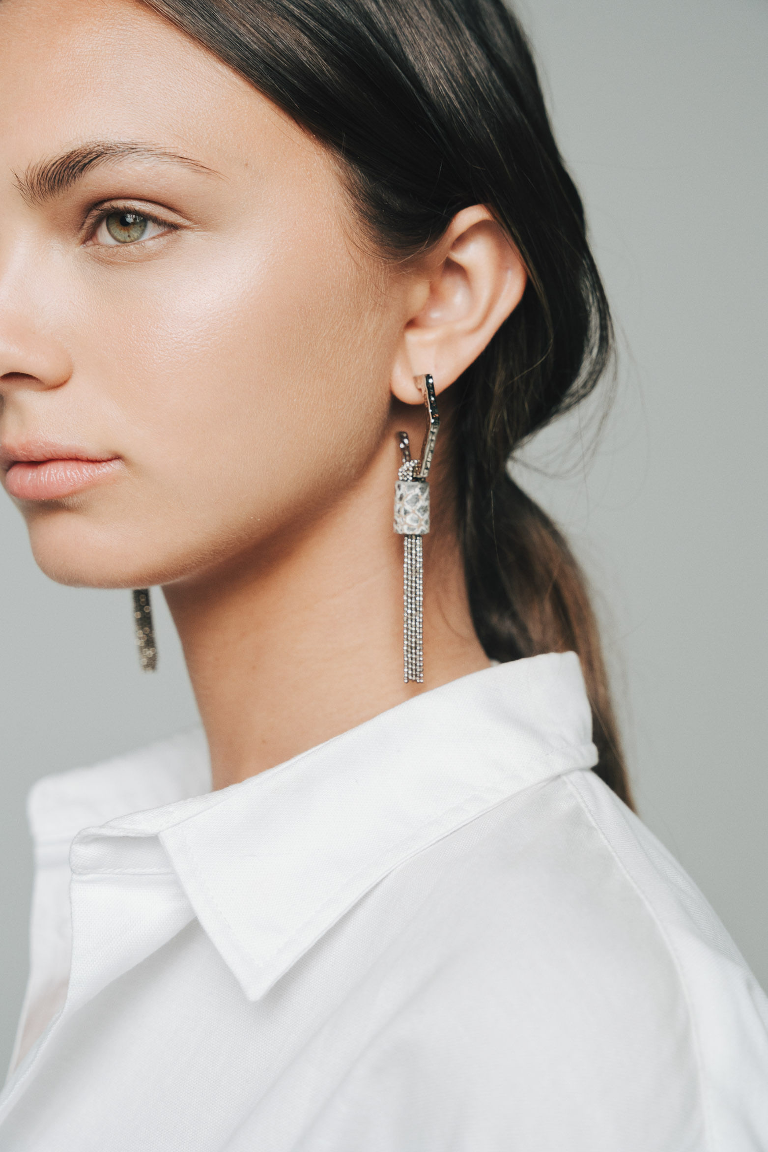 Aretes Acrux de cuero folia para mujer cadena millaré