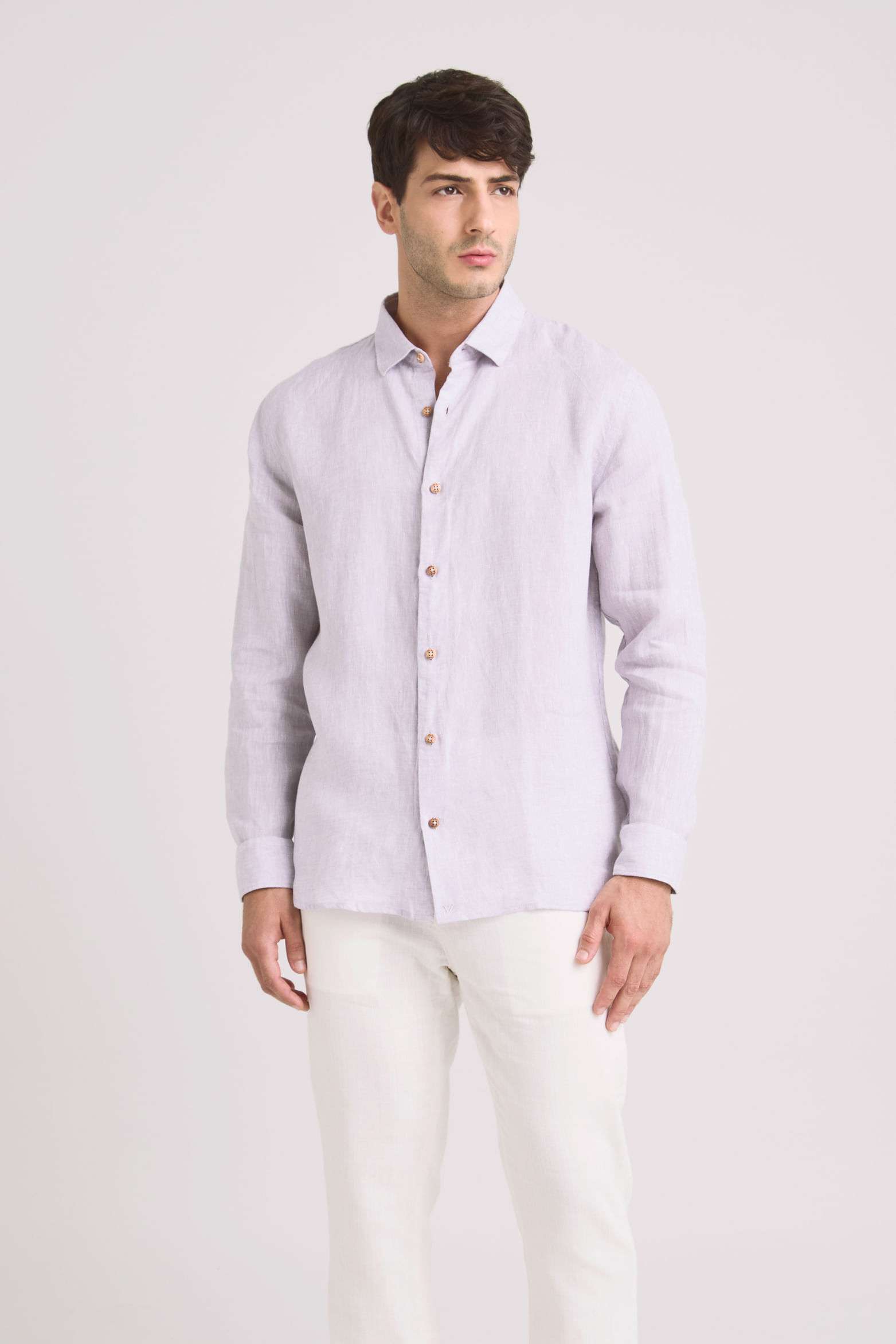 Camisa manga larga en lino para hombre silueta semi ajustada