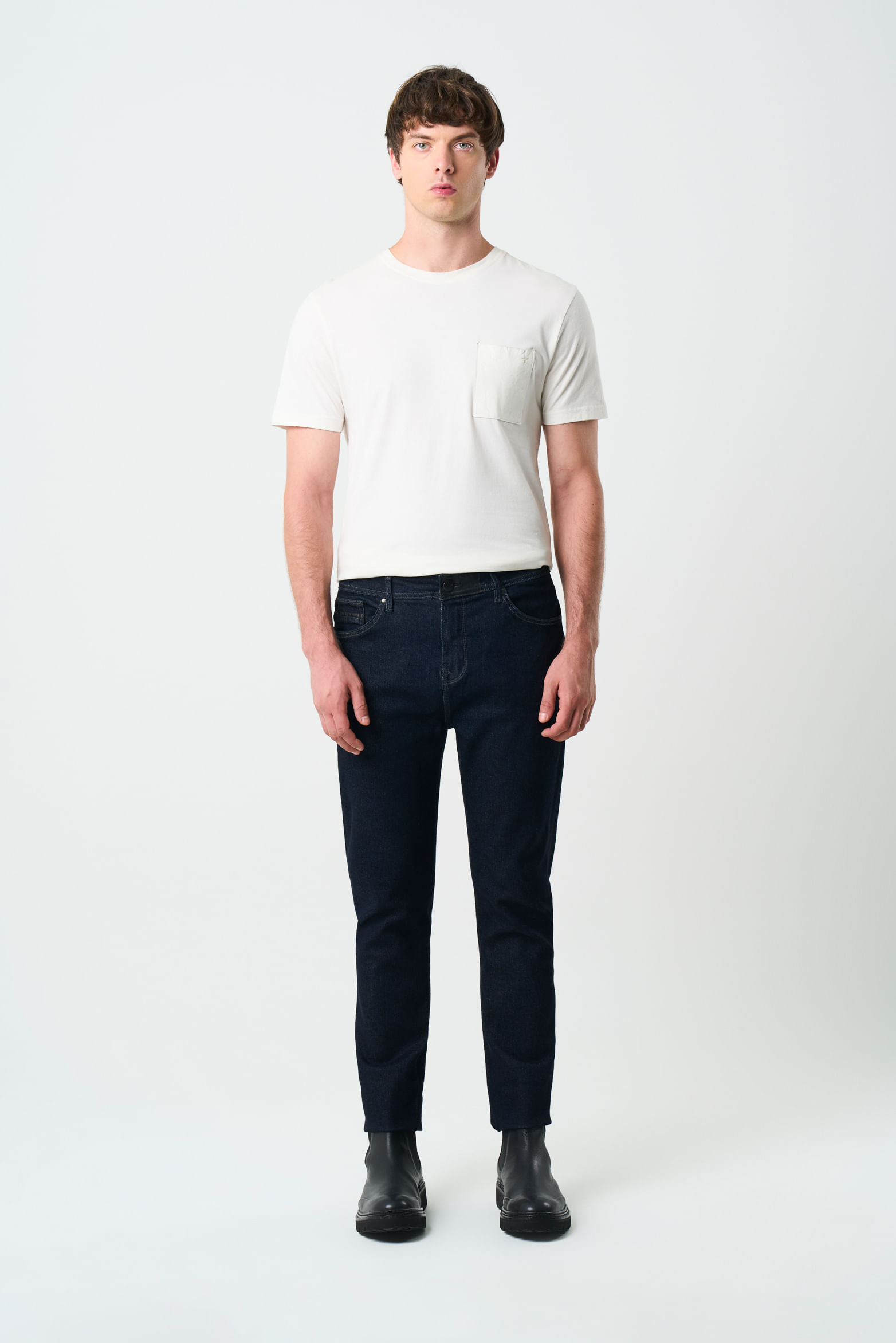 Jean obi semi fitted para hombre detalle en cuero