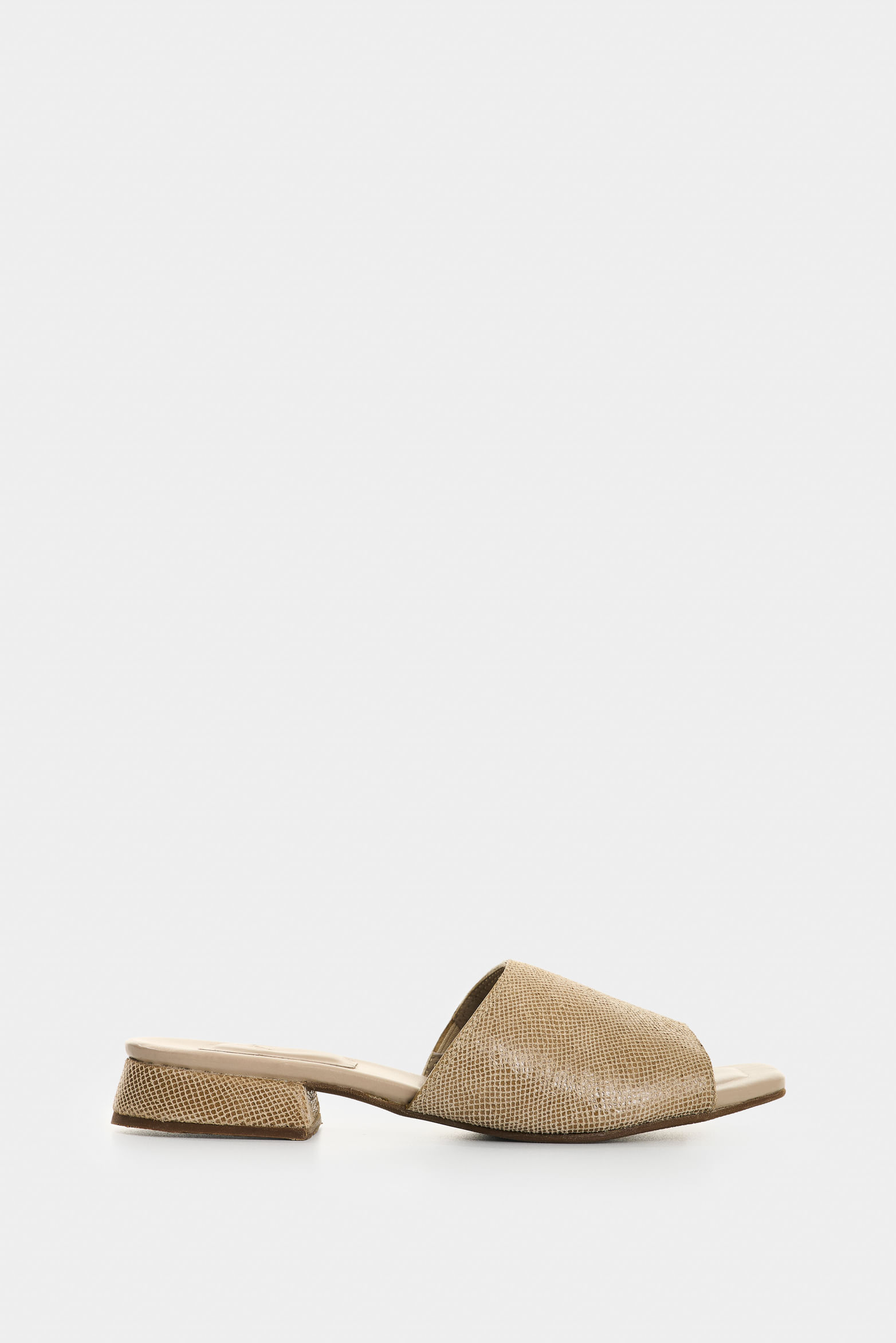 Sandalia plana de cuero gamuzado y folia para mujer Coralia