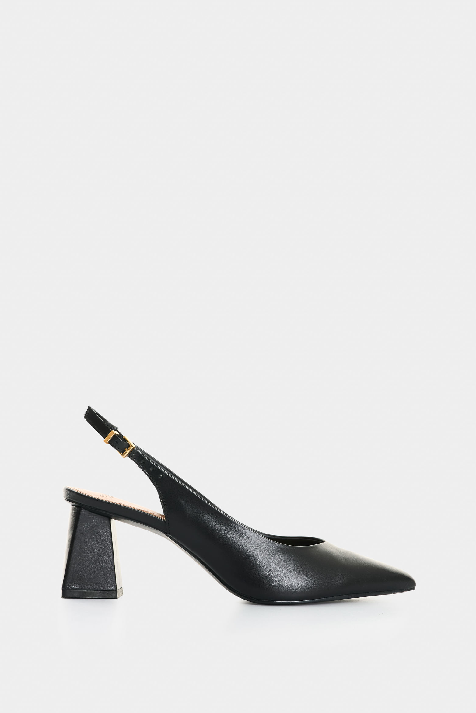 Tacones cerrados San Joaquin de cuero para mujer detalle contraste