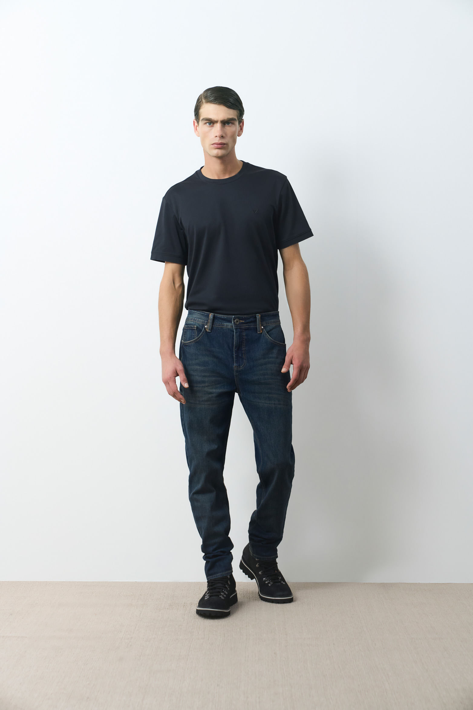 Jean Thani con detalles en cuero para hombre semi-fitted